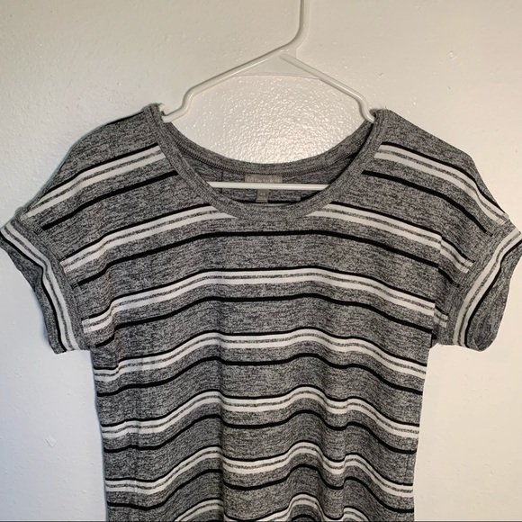 T By Talbots Pleated Back Pullover Grey Multi - Picture 4 of 11